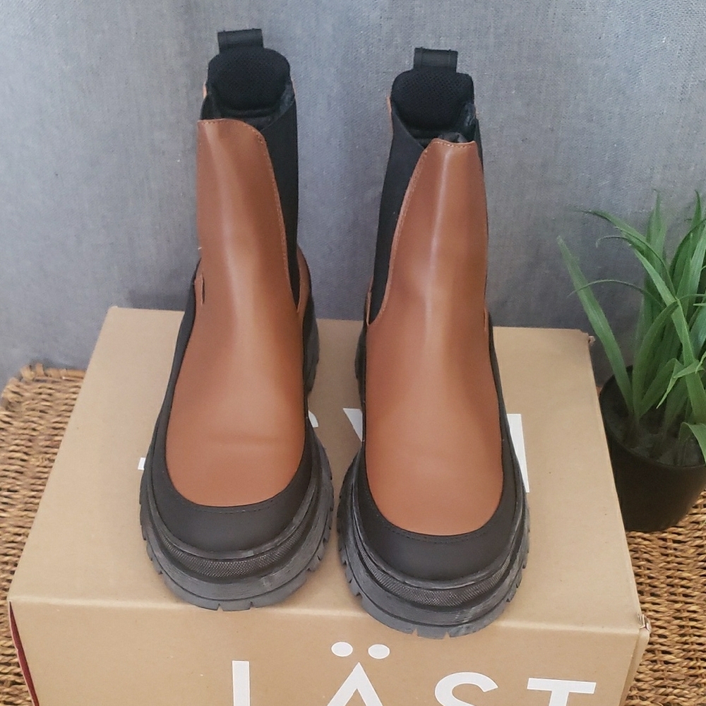 LAST Women's Brown and Black Chelsea Boots